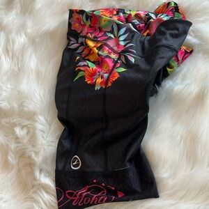 Zoot Hawaiian design cycling shorts. Medium